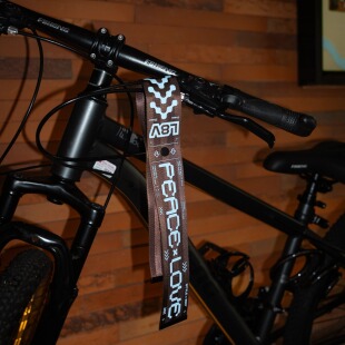 骑行飘带自行车尾装饰反光挂件山地公路折叠后座垫警示小配件定制