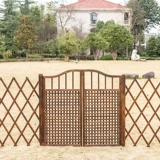 На открытом воздухе на открытом воздухе на полке виноград