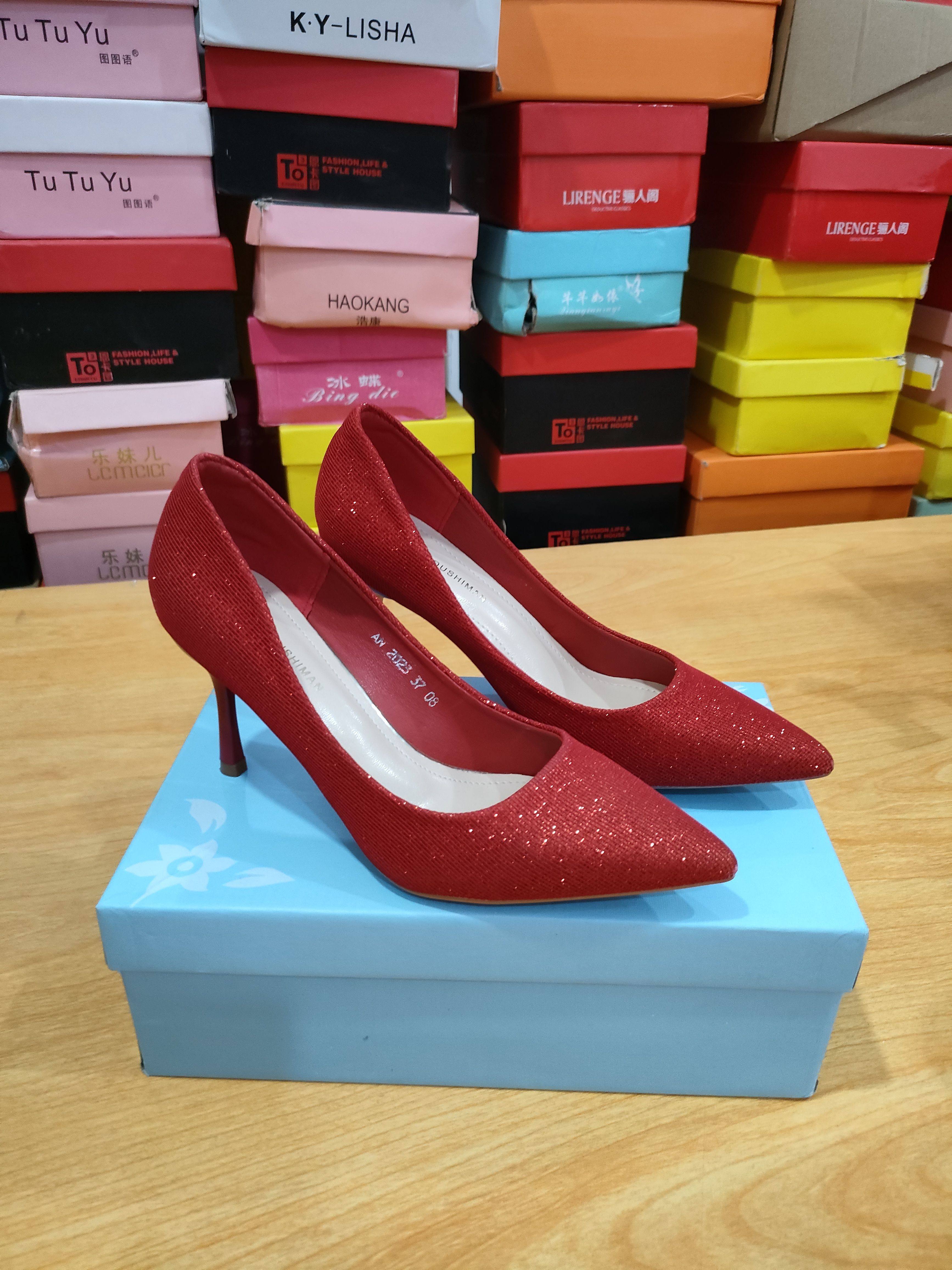 新款时尚水晶细高跟女鞋红色新娘鞋满天星亮片浅口尖头鞋夜店洋气