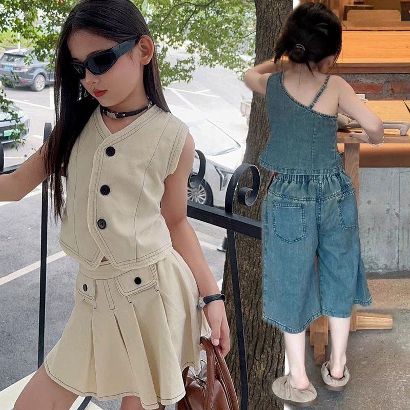 女童套装夏季2025新款洋气时髦牛仔吊带漏肩背心宽松阔腿裤两件套