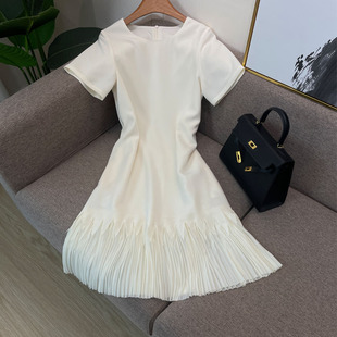 AURORA2025夏季新款圆领正肩短袖波浪车线拼接百褶纱下摆连衣裙女