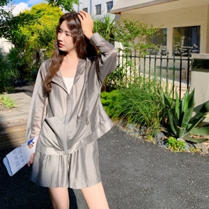 灰色轻薄连帽防晒开衫短款套装女2025夏季新款韩版时尚休闲两件套图片