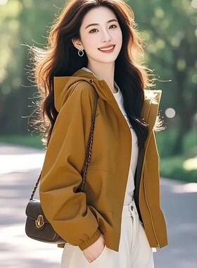 2026开春新款小个子短款高级感超好看女士正肩百搭连帽冲锋衣外套