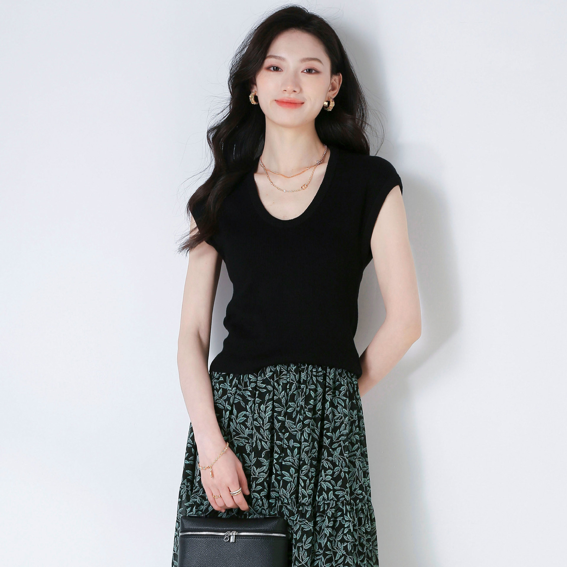 U领针织短袖T恤简约气质修身显瘦