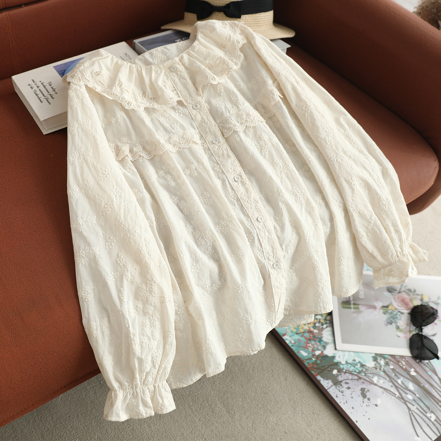 森女系新款荷叶花边长袖衬衫女甜美重工刺绣减龄米色开衫上衣 潮