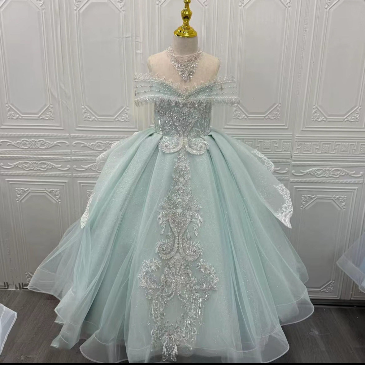 儿童礼服女童重工高端主持蓬蓬裙2026新款女孩生日华丽长拖尾纱裙图片
