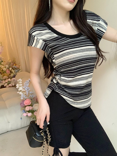 Real price and real shooting new flying sleeve shirt fold round neck black and white stripe short sleeve T-shirt