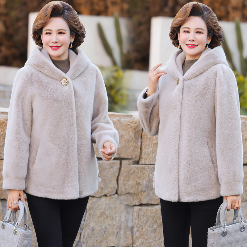 妈妈洋气高贵貂皮大衣短款冬季皮草连帽锦鲤貂皮毛一体水貂绒外套