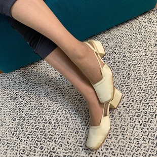 Arianne香草色Estela绸缎面方头无后帮凉鞋 加拿大采购新品 About