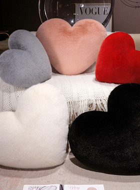 情人节红色爱心毛绒抱枕客厅沙发靠枕结婚房床上靠垫送女生日礼物
