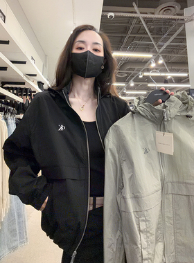 Calvin Klein CK女士新款防风防雨透气柔软内藏帽雨夹克外套CW618