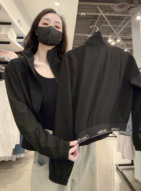 CK Calvin Klein女士新款时尚潮流速干立领拉链外套防晒服CW733