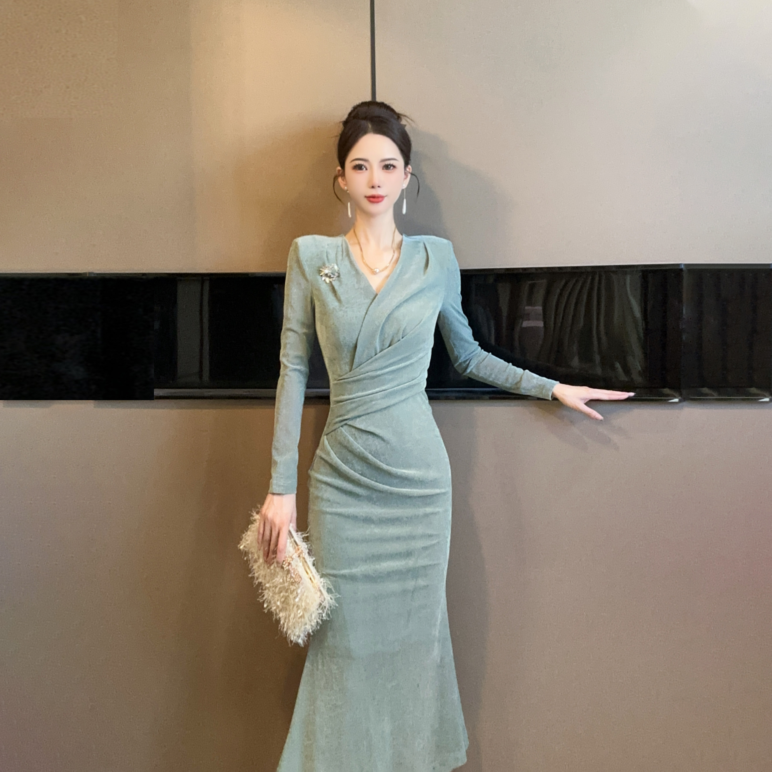 31133秋冬新款法式轻奢高级感修身显瘦优雅连衣裙