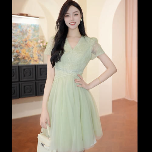 45677千金穿搭气深V收刺绣短裙小个子减龄蕾丝晕瘦蕾丝绿色连衣裙