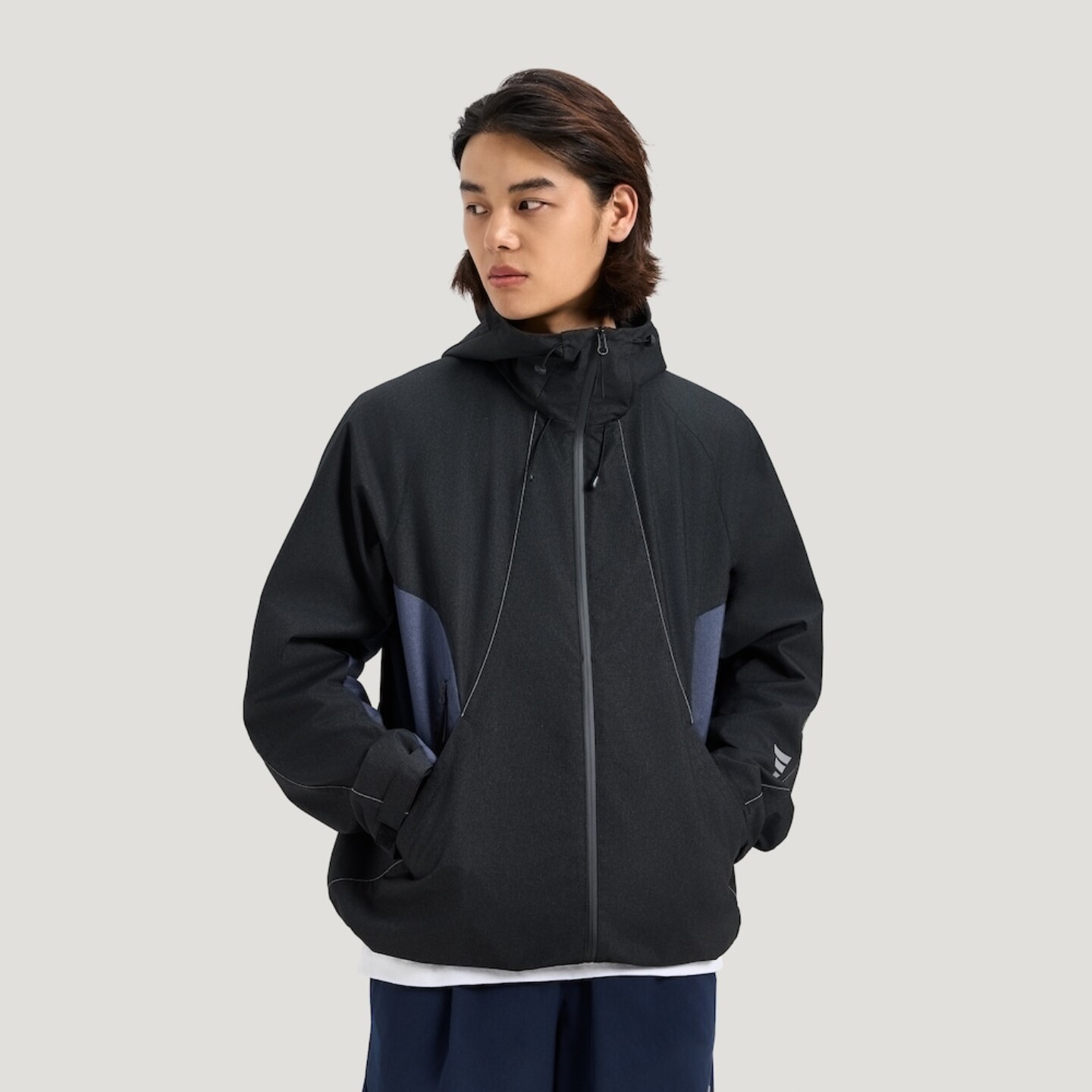 Adidas阿迪达斯拒水梭织运动休闲宽松连帽牛仔风夹克外套KG0736