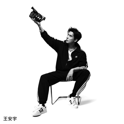 阿迪达斯王鹤棣同款梭织束脚裤