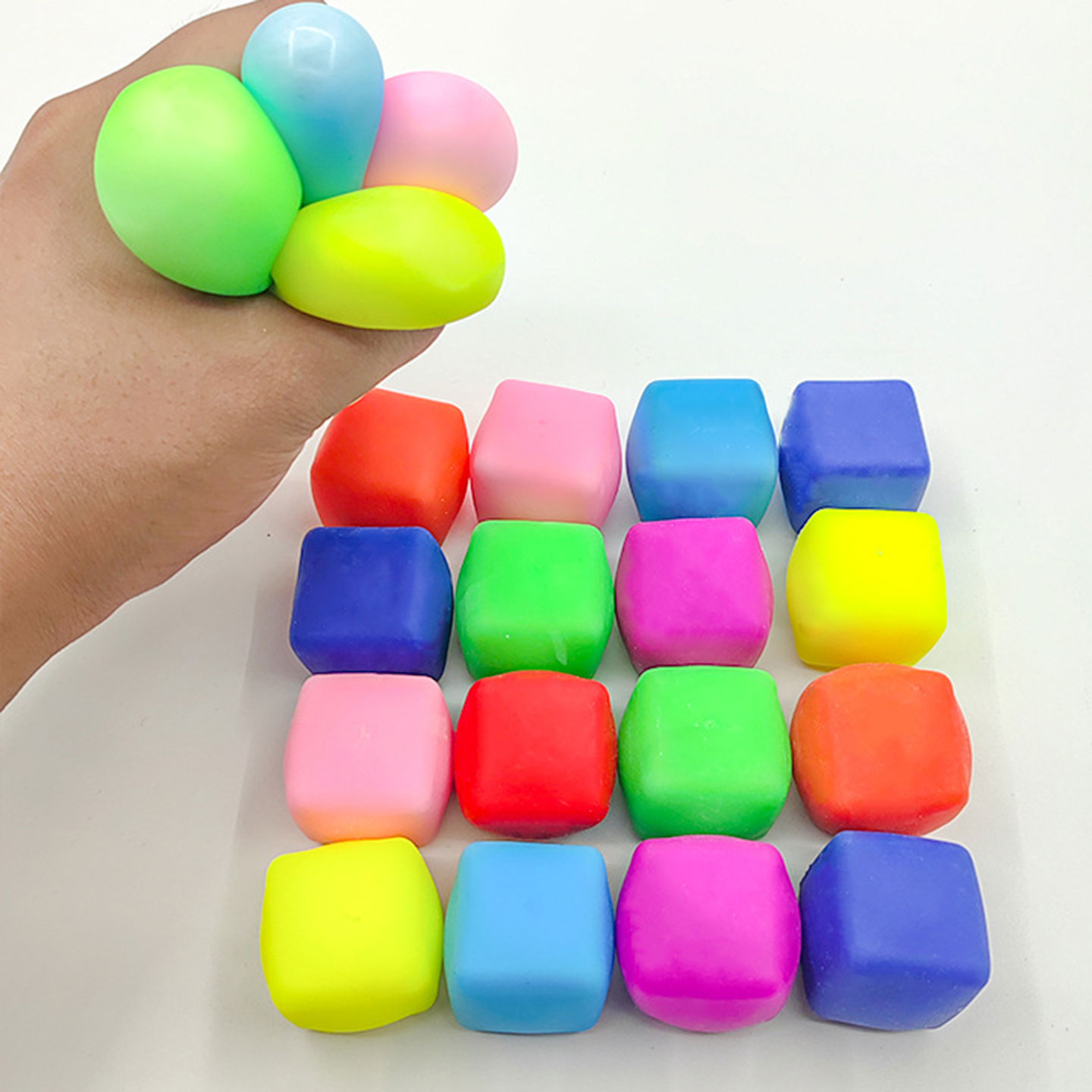 慢回弹多彩方块女孩上课捏捏神器