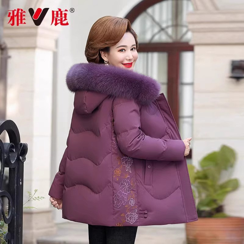 雅鹿妈妈装羽绒服女短款冬季新款狐狸毛领中老年加厚保暖冬装外套