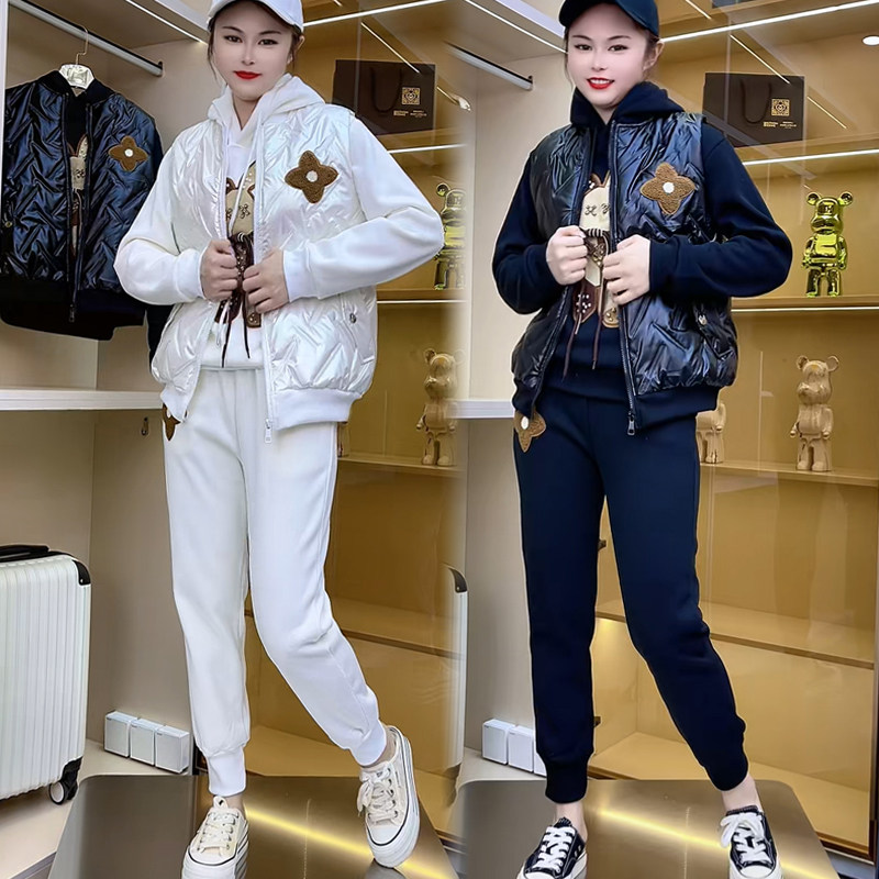 加绒休闲套装女冬季新款时尚洋气卫衣连帽亮面棉马甲束脚裤三件套