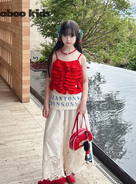 MoobooKids_层层花边红背心+字母印花日系口袋围兜+白蕾丝通花裤
