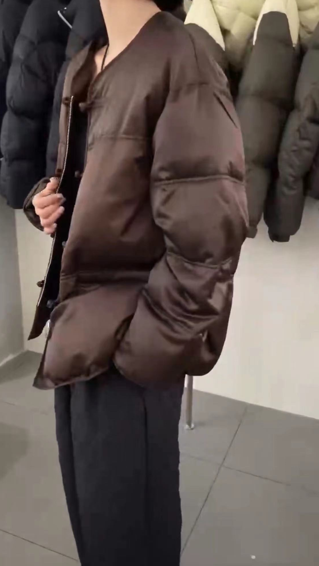 欧洲站欧货2023时尚潮款休闲百搭修身羽绒服女 价格私聊