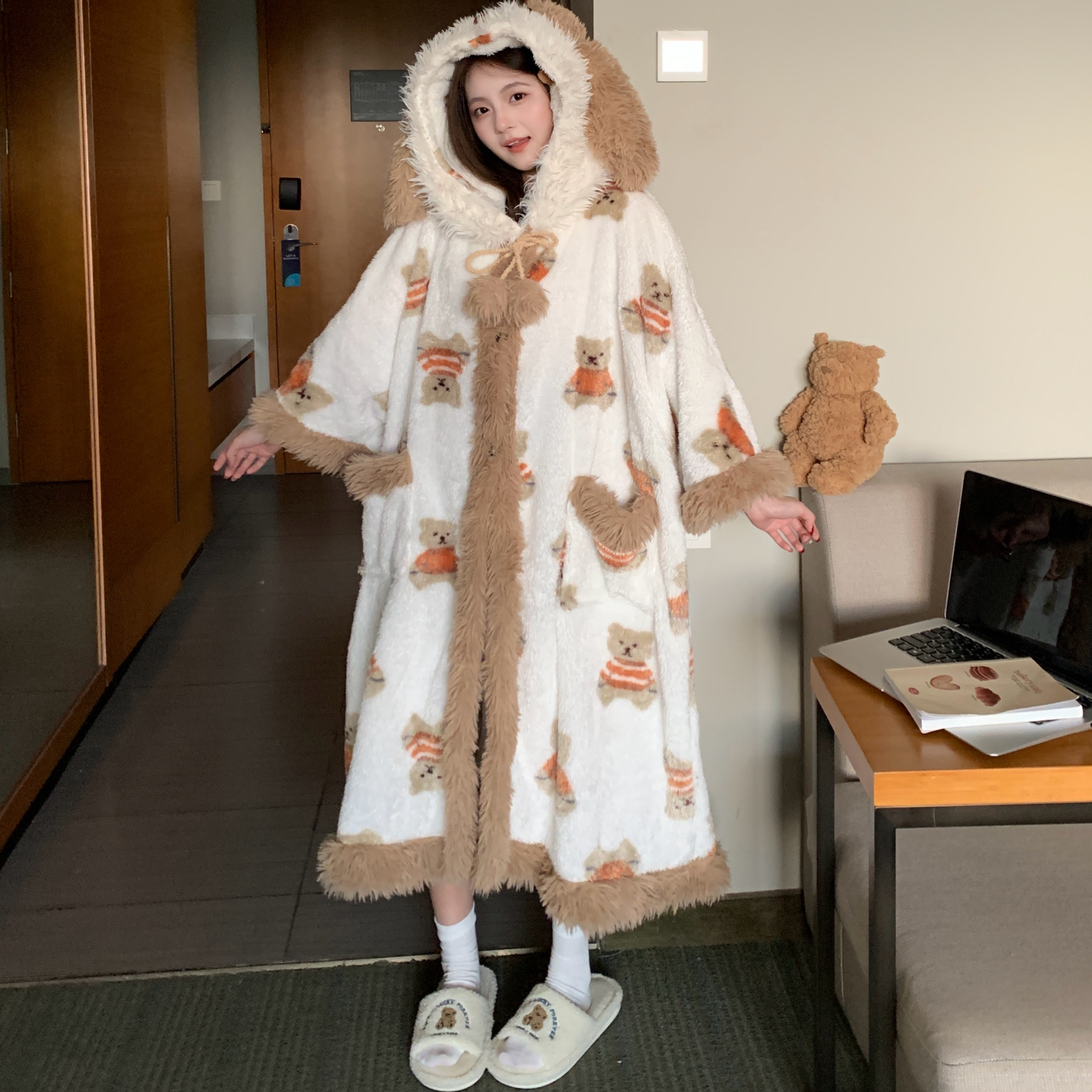 可爱保暖法兰绒加厚加绒斗篷睡衣