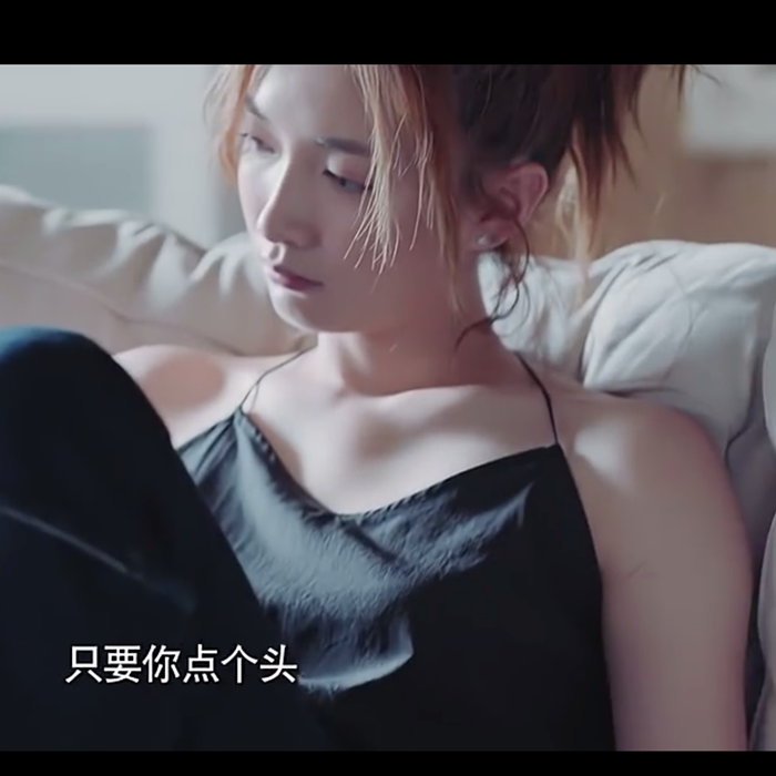 江疏影罗玥恋爱先生电视剧同款短款系带宽松打底内搭背心吊带女