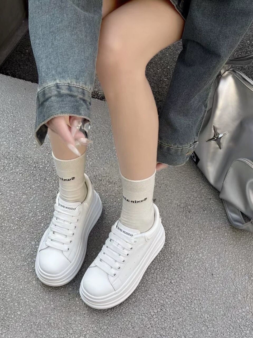 真皮小白鞋女新款厚底9CM增高休闲运动板鞋内增高松糕鞋麦坤