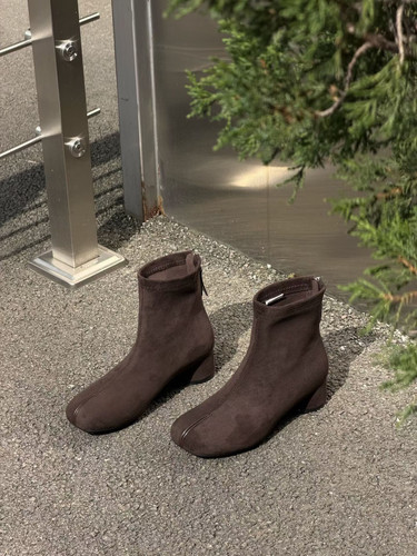 复古羊京绒低跟短靴女2026秋冬新款方头粗跟显瘦百搭切尔西靴女靴