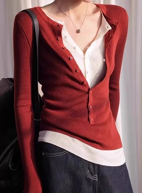 现货红色假两件长袖针织衫女显白显瘦白色带扣子修身打底内搭上衣