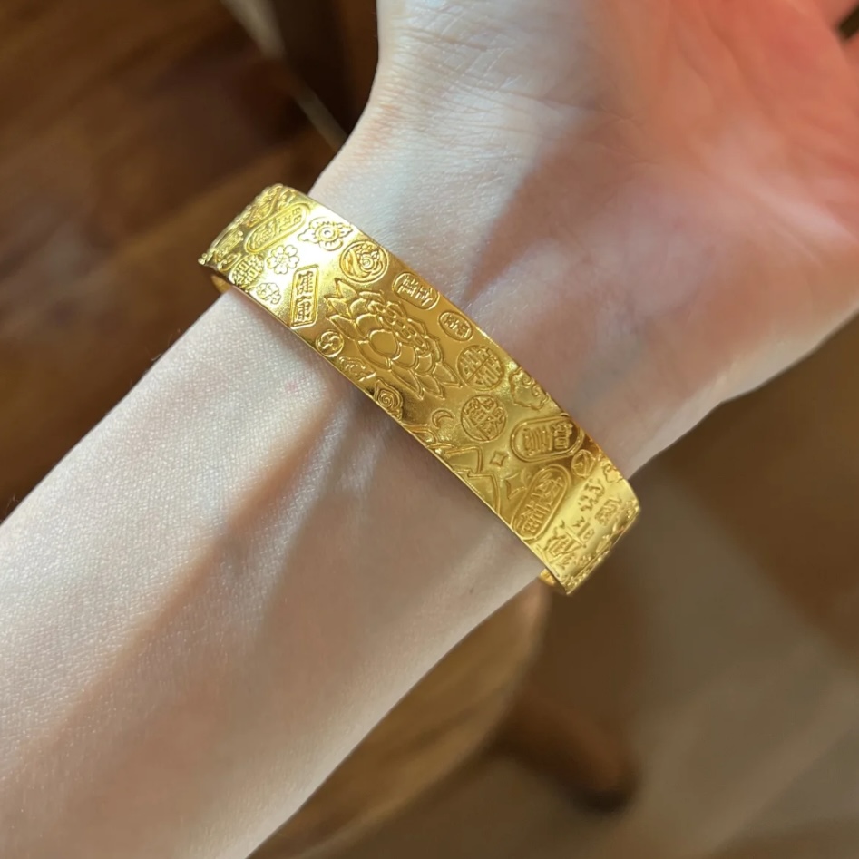 奥特莱斯品牌折扣店撤柜清仓捡漏 古法镀真金色手镯outlets女配饰