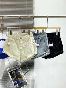 米白色卷边高腰a字弹力牛仔短裤女2026夏季新款显瘦铆钉辣妹热裤