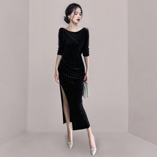 高端轻奢小众黑色礼服裙女秋冬气质女神范收腰复古开叉丝绒连衣裙