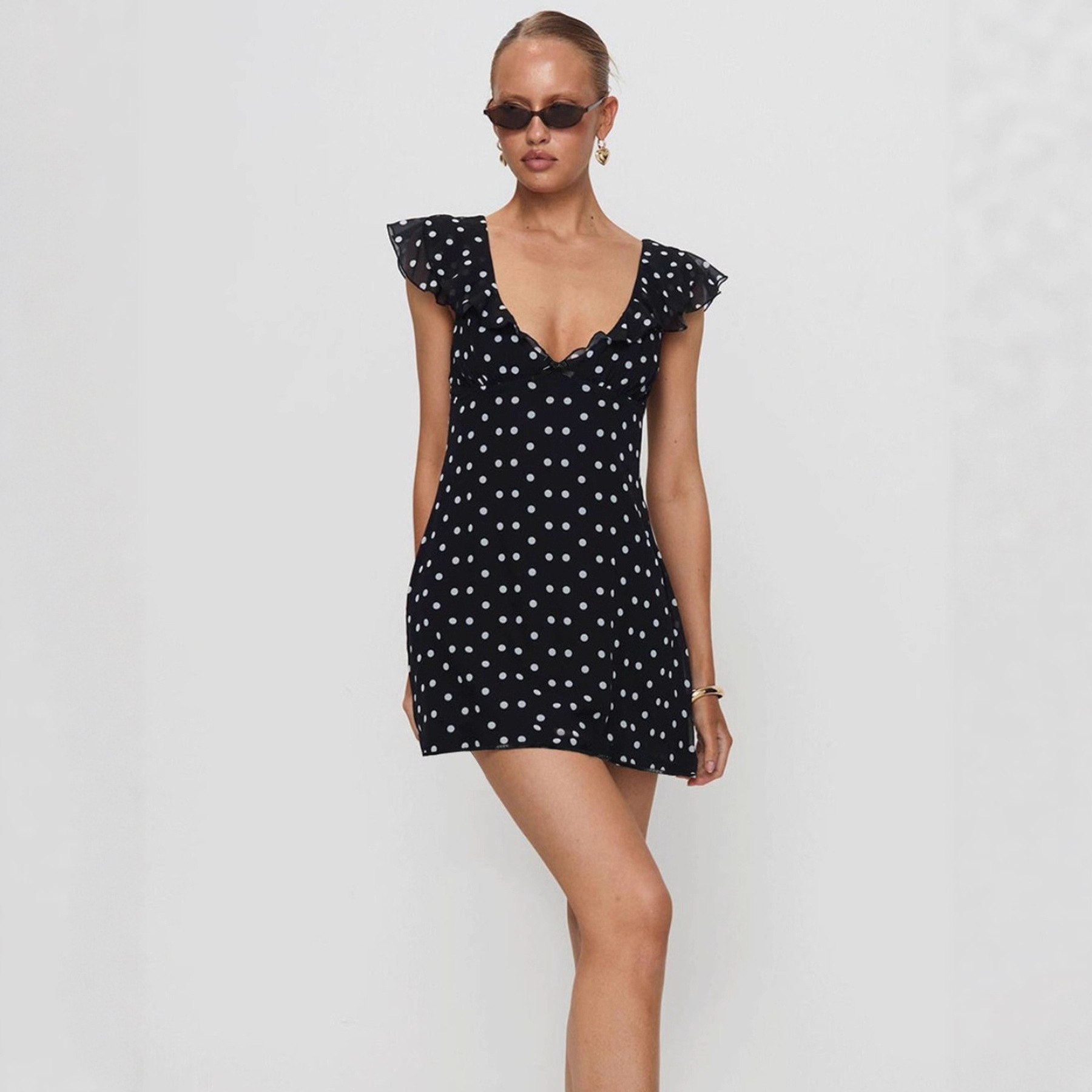 亚马逊女装时尚飞飞袖波点撞色v领收腰设计a字连衣裙短款