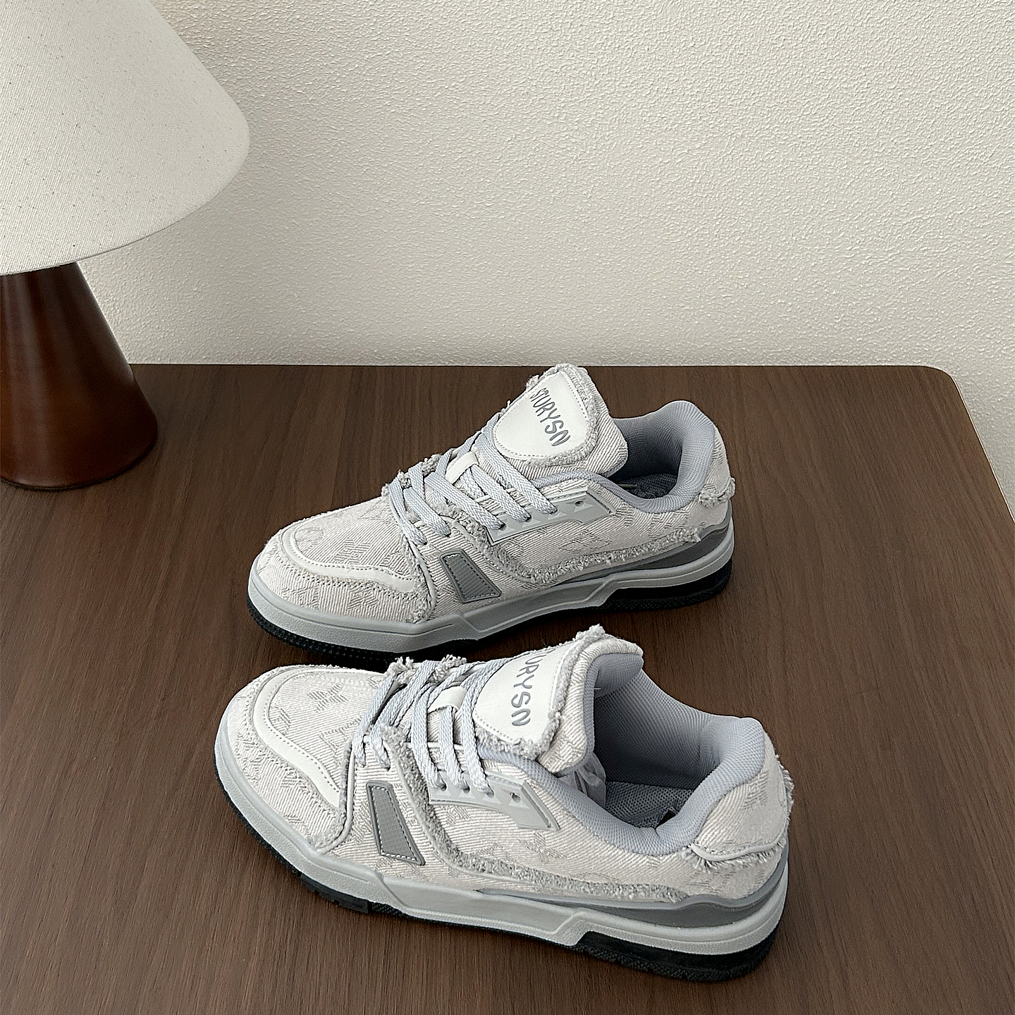 港风小众设计低帮板鞋子男款2025年冬季新款轻便休闲运动鞋