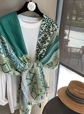 抹茶绿色图腾印花丝巾女夏季新款百搭纱巾围巾流苏沙滩巾防晒披肩