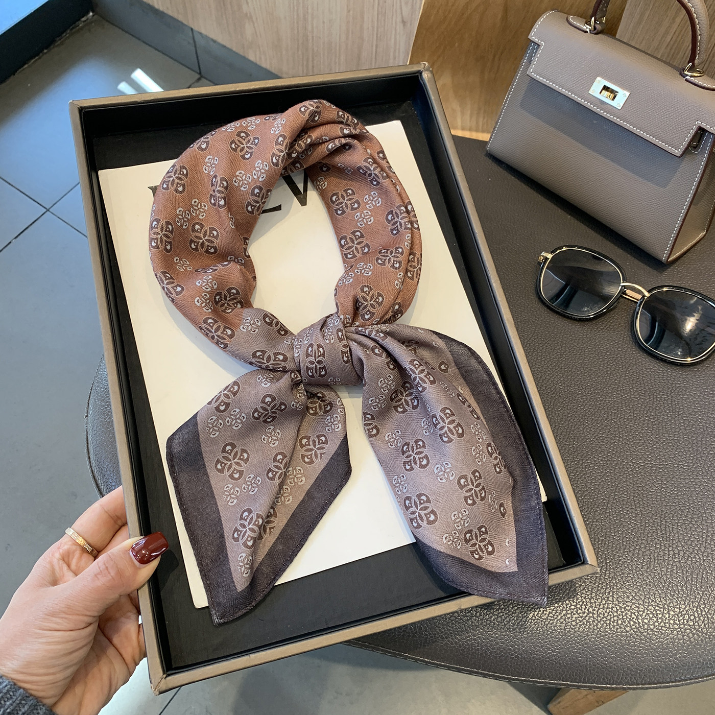 丝巾小方巾女复古双面印花丝绒棕色腰果花领巾搭西装ins头巾发带,服饰配件/皮带/帽子/围巾,围巾/丝巾/披肩,淘宝优惠券,粉丝福利购,淘宝优惠卷