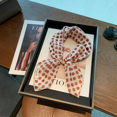 赫本风复古波点小方巾2025新款日系春夏秋百搭丝巾女韩版头巾领巾