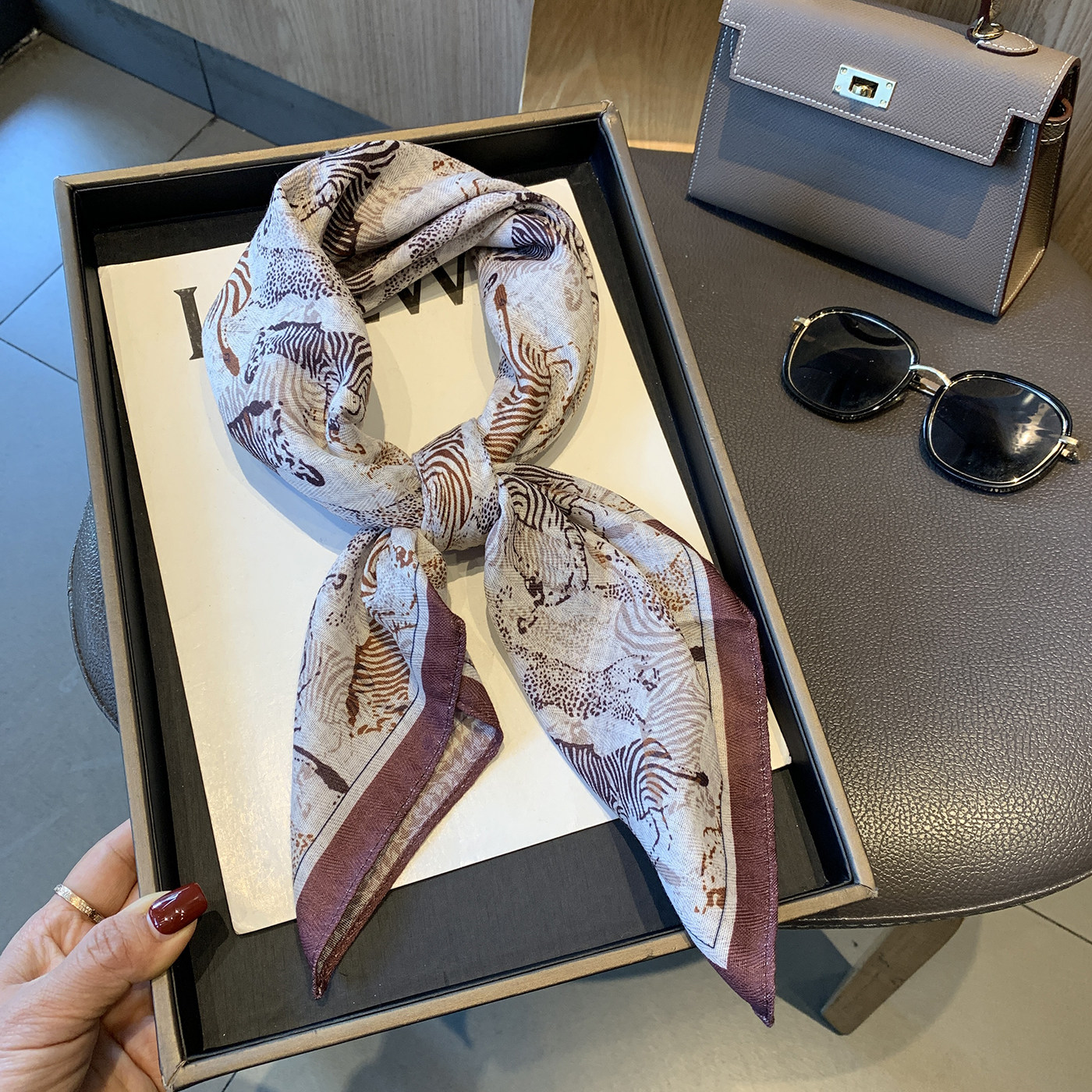 复古斑马欧美风时尚小方巾春夏绑腰丝巾屁帘搭配衬衫叠穿领巾头巾,服饰配件/皮带/帽子/围巾,围巾/丝巾/披肩,淘宝优惠券,粉丝福利购,淘宝优惠卷