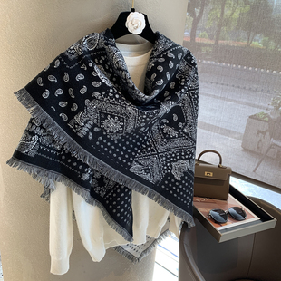 复古腰果花三角巾女黑色流苏披肩两用百搭保暖仿羊绒围巾