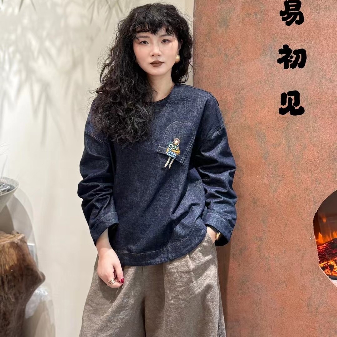 木易初见0007春季新品复古文艺口袋刺绣宽松大码牛仔圆领套头上衣
