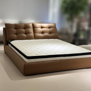 2025年新款现代简约真皮置地式床主卧双人大床头软包靠背高端婚床