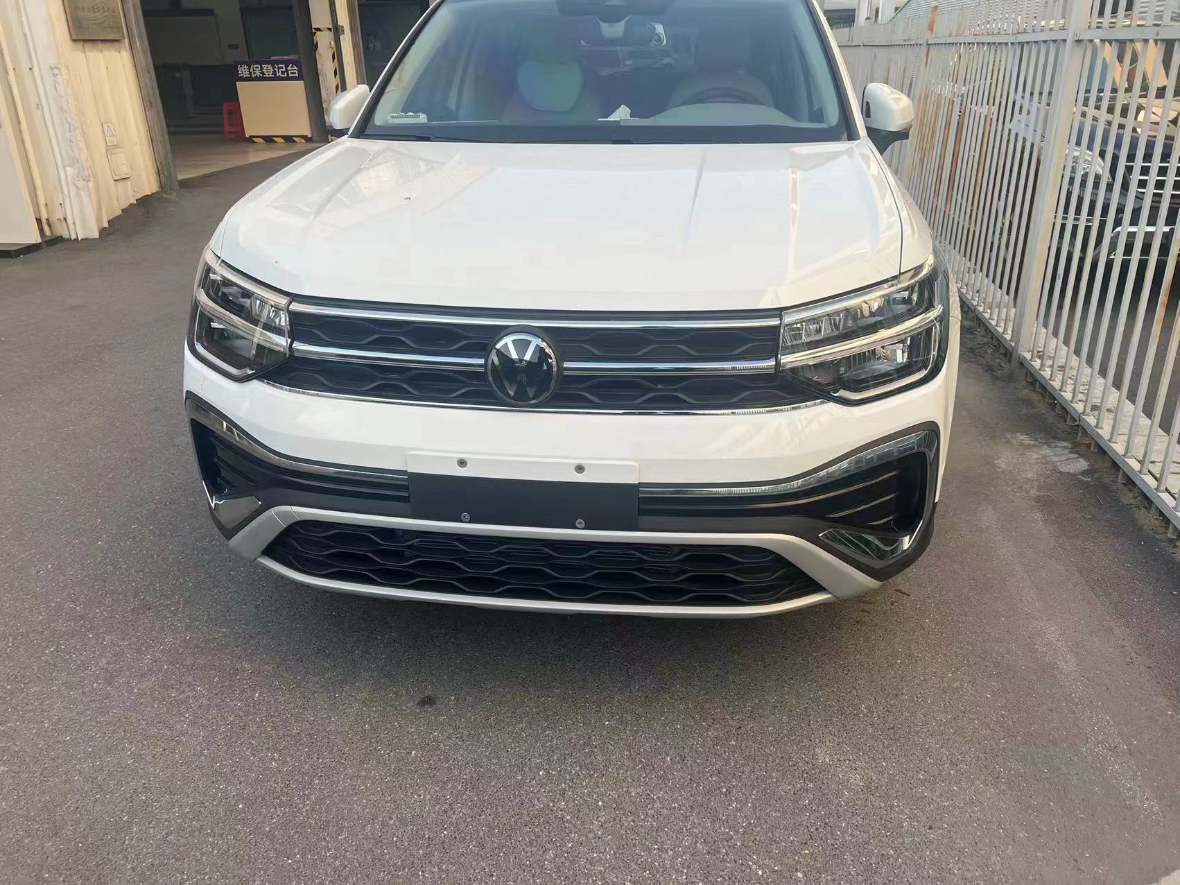 适配大众新途岳23到24款前杠银色板