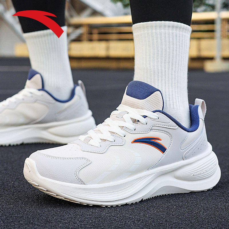 安踏飞驰轻质皮面防泼水跑步鞋男