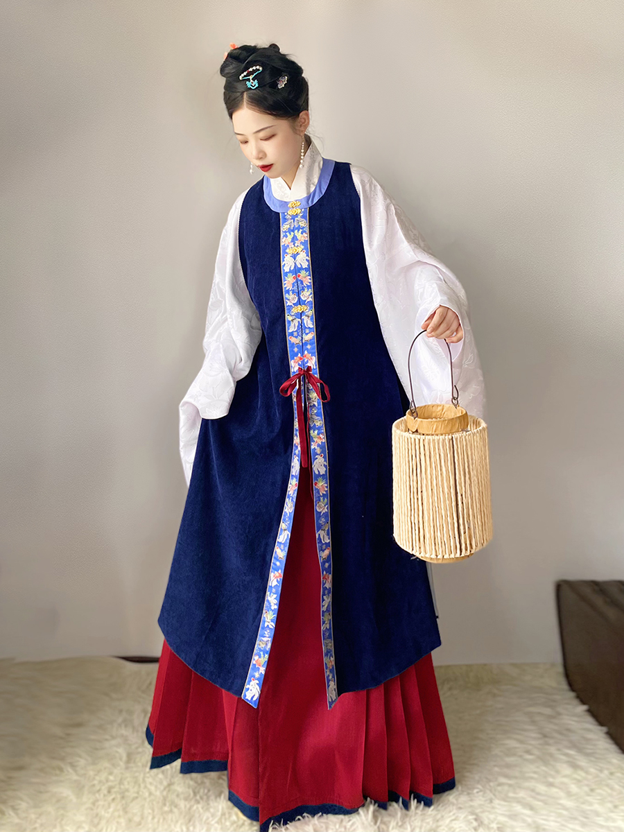 thumbnail for Fu Lu Ji [Golden Jade Full Hall] Shawl Hanfu Long Bijia Peacock Blue Navy Blue Corduroy Round Neck Square Neck Lamb Cashmere