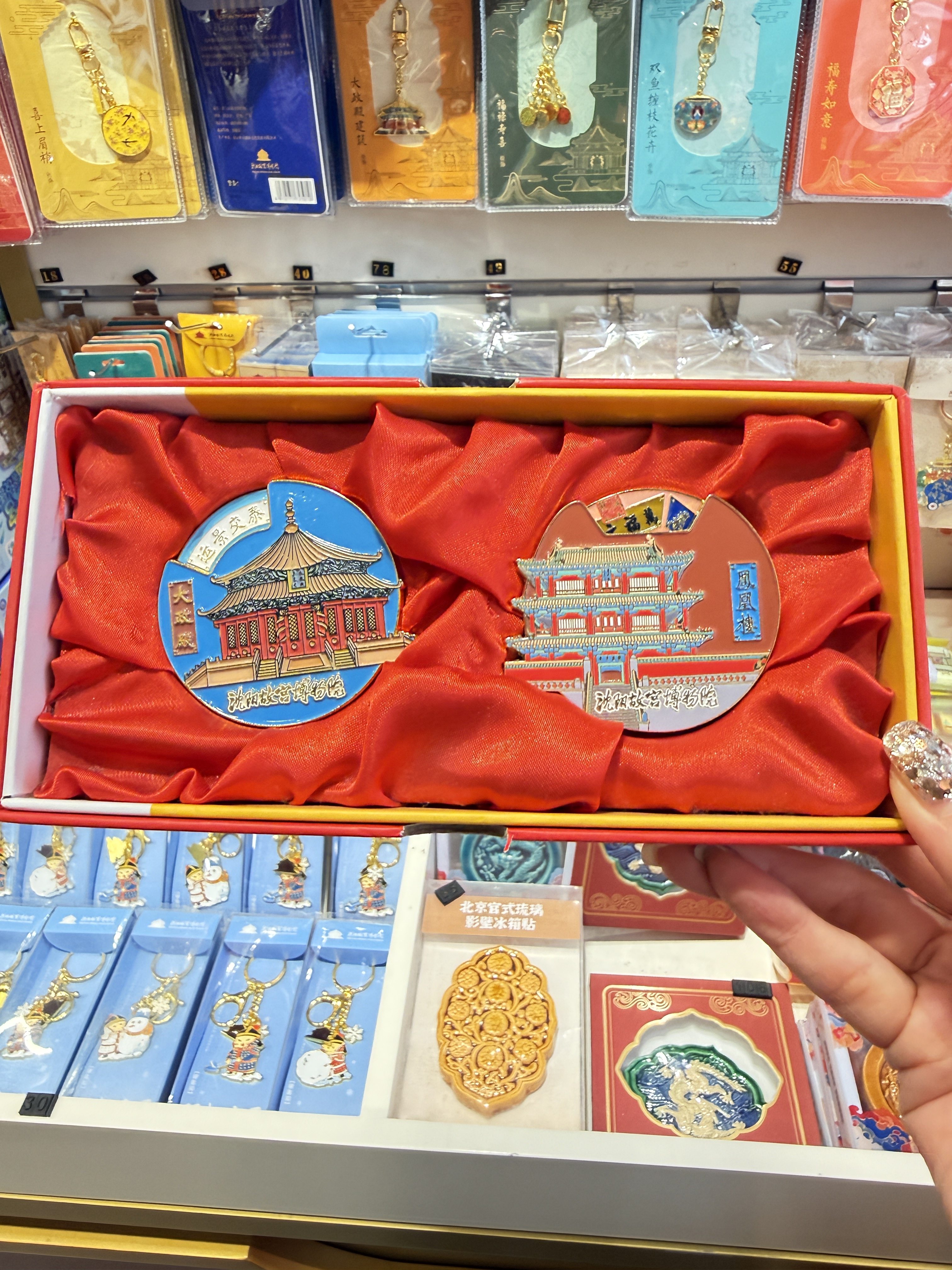 代购沈阳故宫博物院大政殿凤凰楼双层旋转冰箱贴礼盒送人伴手礼