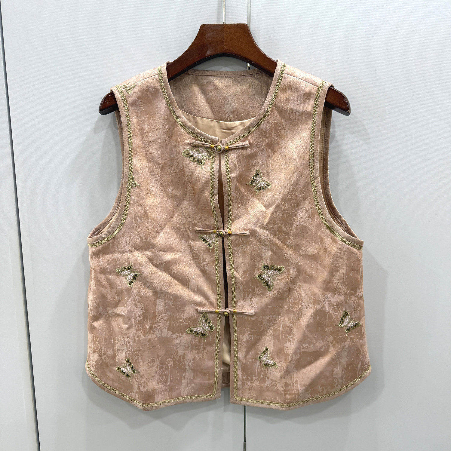 68769欧洲站26春重工钉珠蝴蝶刺绣三粒盘扣圆领人丝苎麻国风马甲,女装/女士精品,上衣,淘宝优惠券,粉丝福利购,淘宝优惠卷