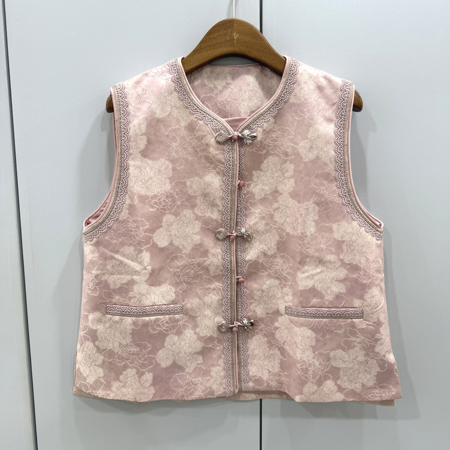 26637欧洲站26春款时尚百搭人丝提花盘扣单排扣立领国风马甲外套