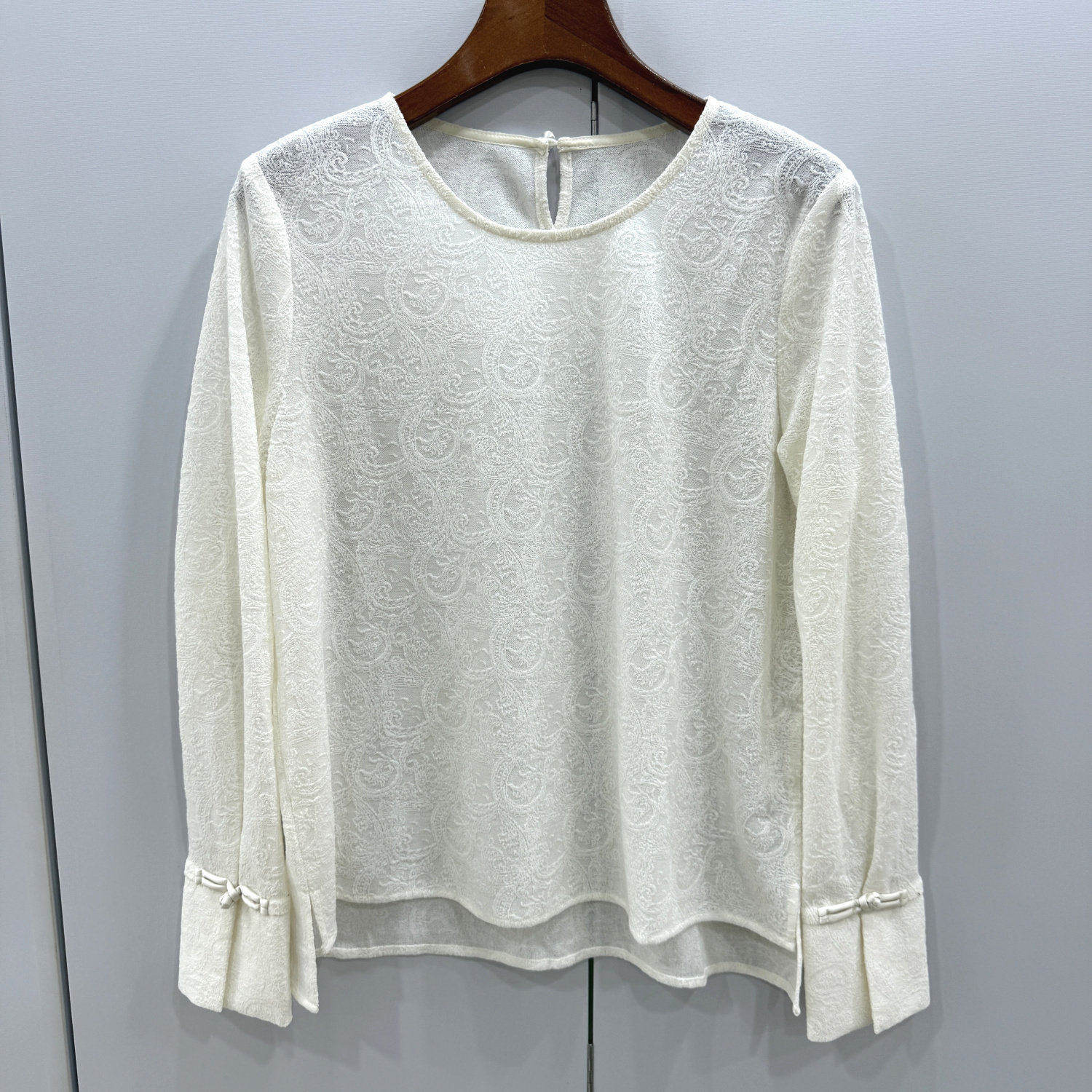 938079欧洲站2026春时尚圆领微透盘扣袖口复古腰果花提花国风衬衫,女装/女士精品,衬衫,淘宝优惠券,粉丝福利购,淘宝优惠卷