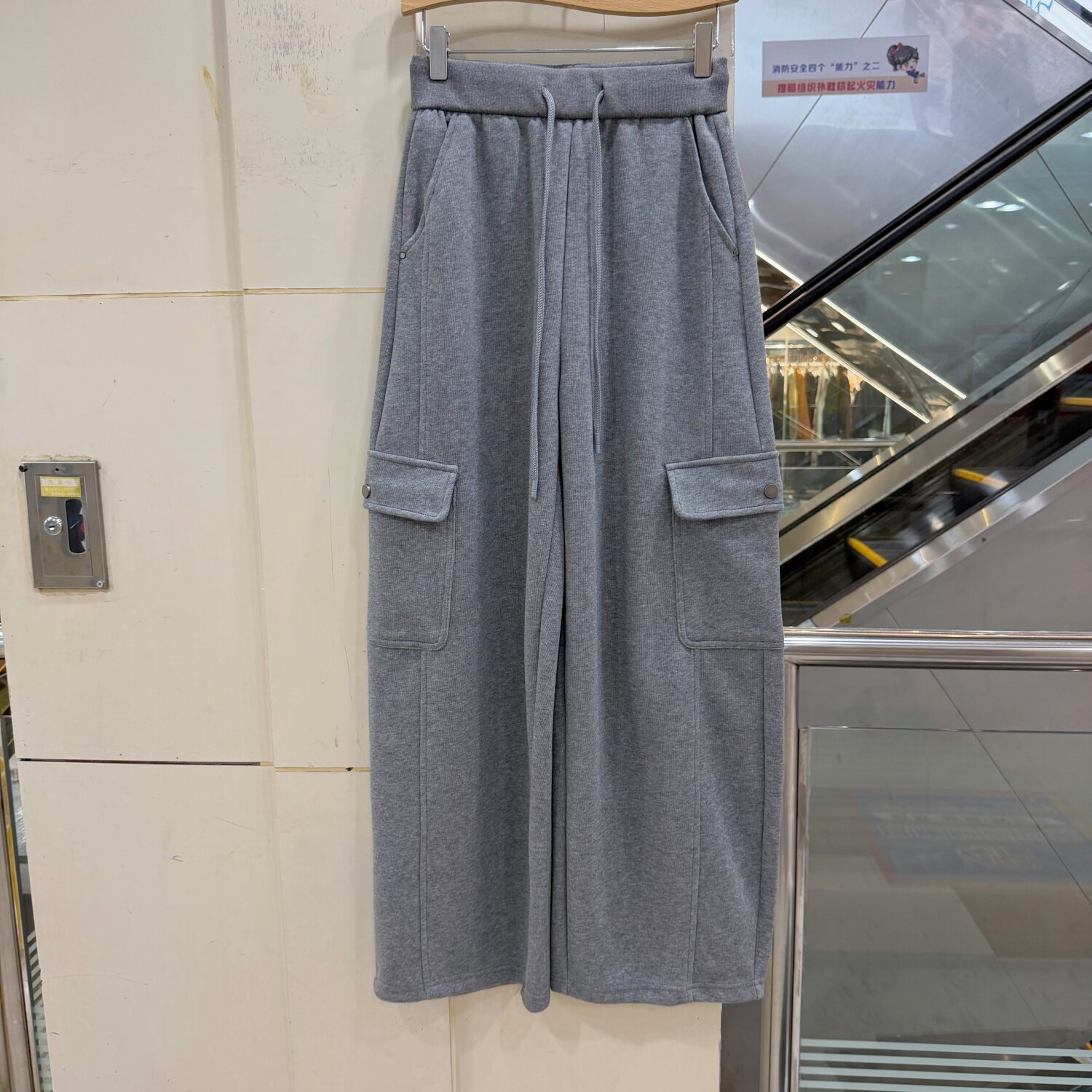 伊人牛仔66091工装风高腰阔腿卫裤女宽松显瘦大口袋抽绳休闲裤秋